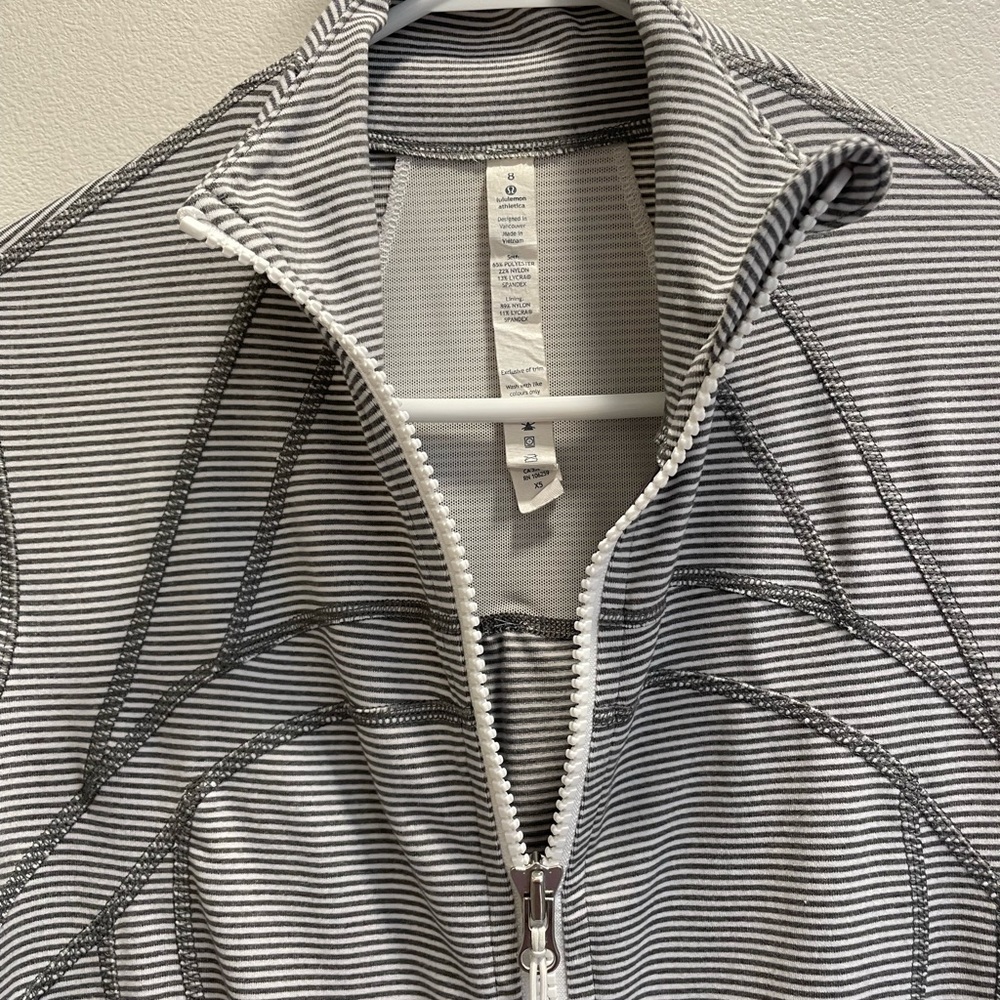 lululemon define Jacket size 8